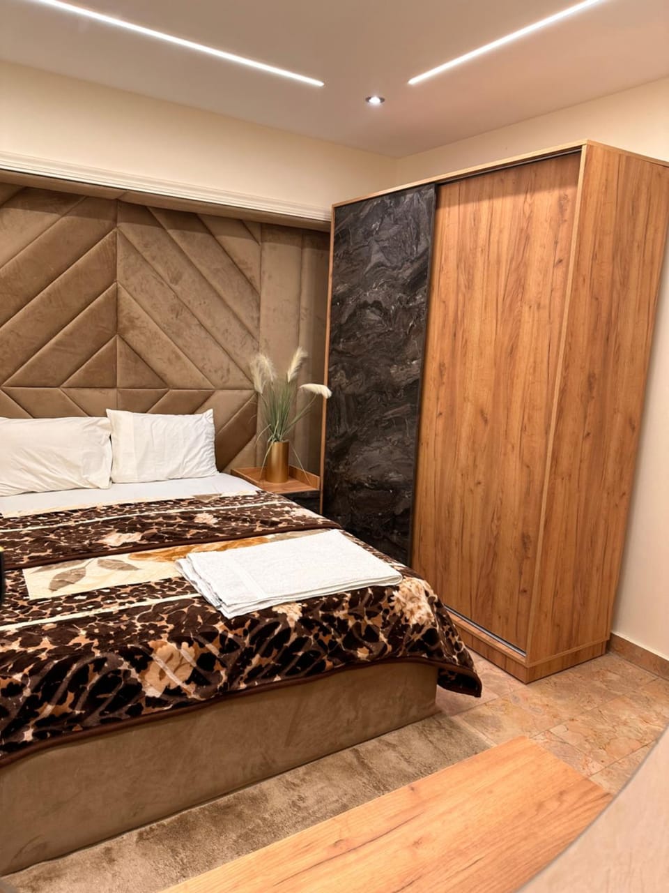 رويال سويت 3 غرف امام مول سيتى ستارز بمدينه نصر 1 Apartment in Cairo Governorate