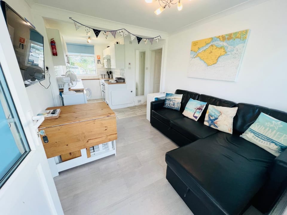 TV and multimedia, Kitchen or kitchenette, Living room, Dining area