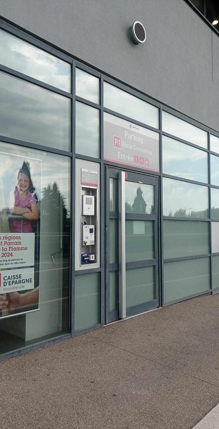 Appartement climatisé 3 étoiles T3 chic à Strasbourg avec billard et terrasse Apartment in Strasbourg