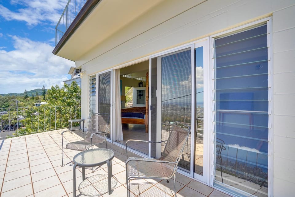 4 Mi to Beaches: Honolulu Hideaway w/ Views! Apartment in Honolulu