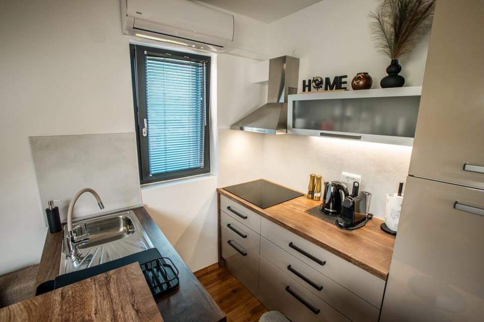 Coffee/tea facilities, dishwasher, microwave, stove, toaster, kitchen
