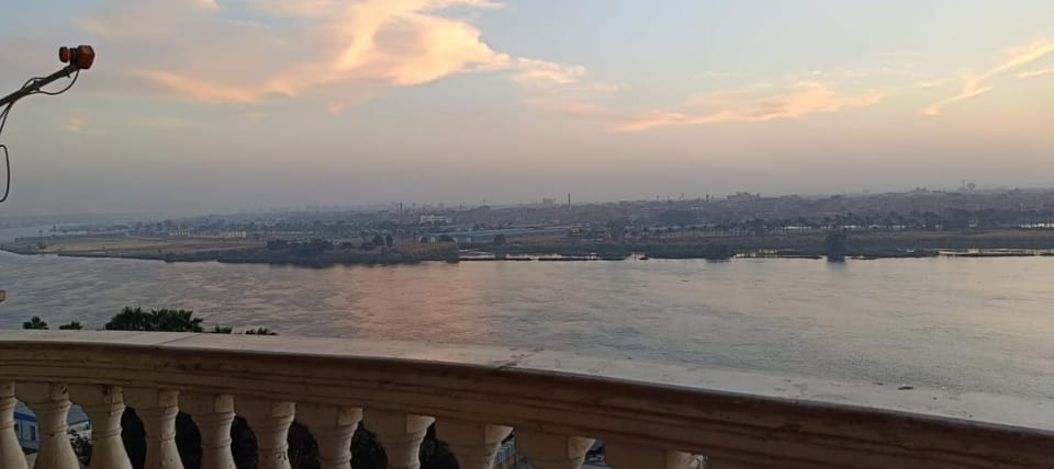 شقة فندقيه فاخرة بمنطقة المعادى صف اول جميع الغرف تطل على النيل A luxury hotel apartment in Maadi, first row. All rooms overlook the Nile Apartment in Cairo Governorate