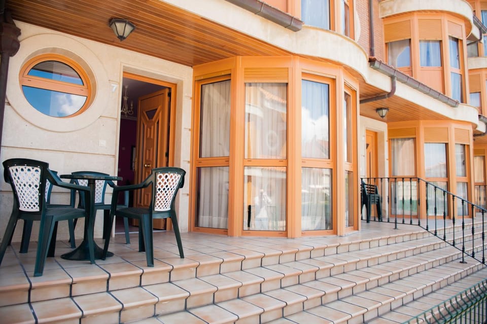 Facade/entrance