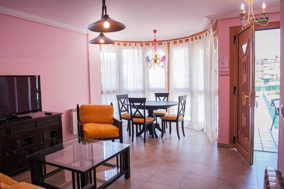 Communal lounge/ TV room