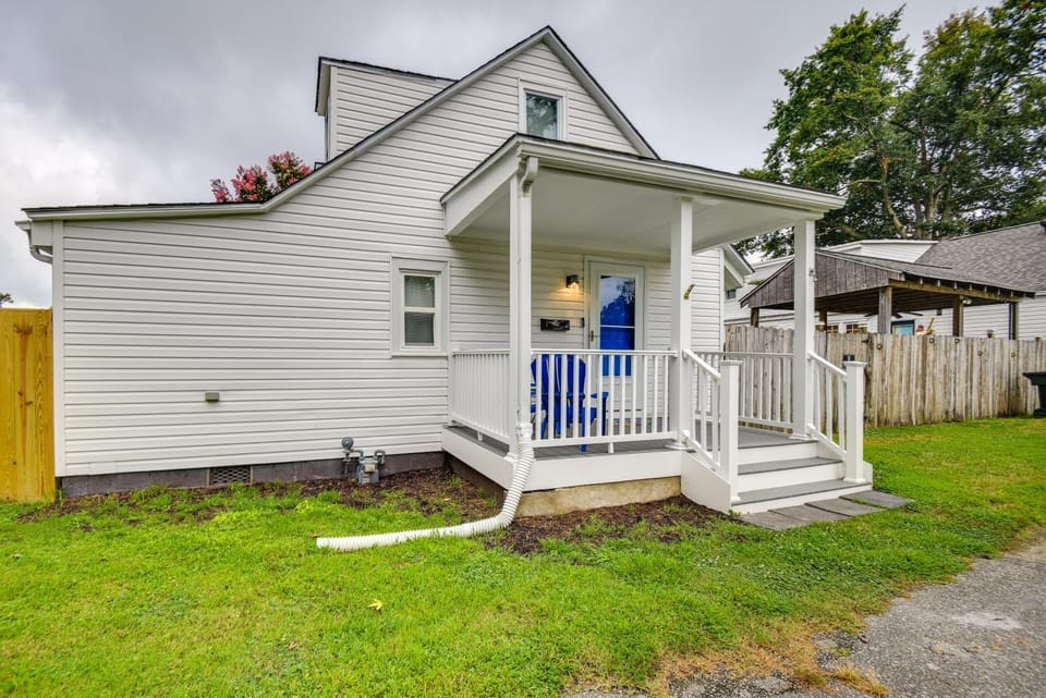 Walk to Beach: Hampton Home w/ Grill! House in Hampton