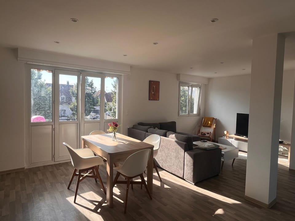 Communal lounge/ TV room, Living room, Seating area