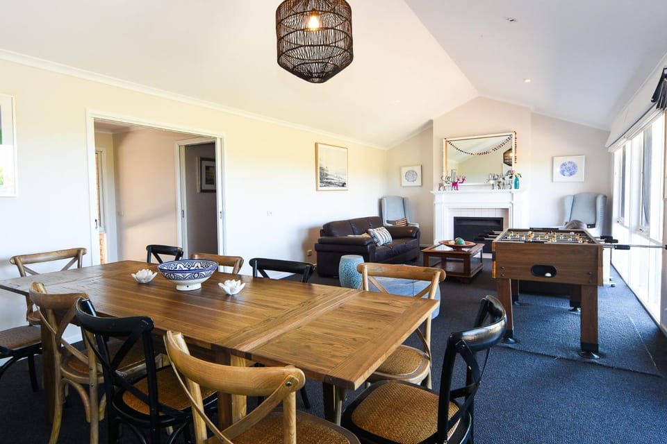 Seating area, Dining area
