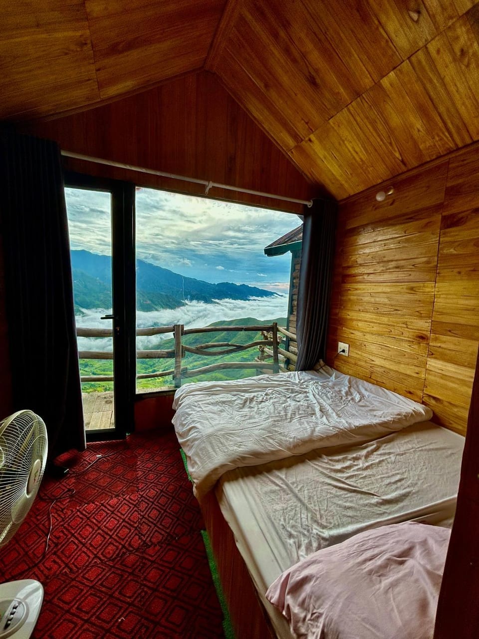Bed, Natural landscape, Photo of the whole room, Bedroom
