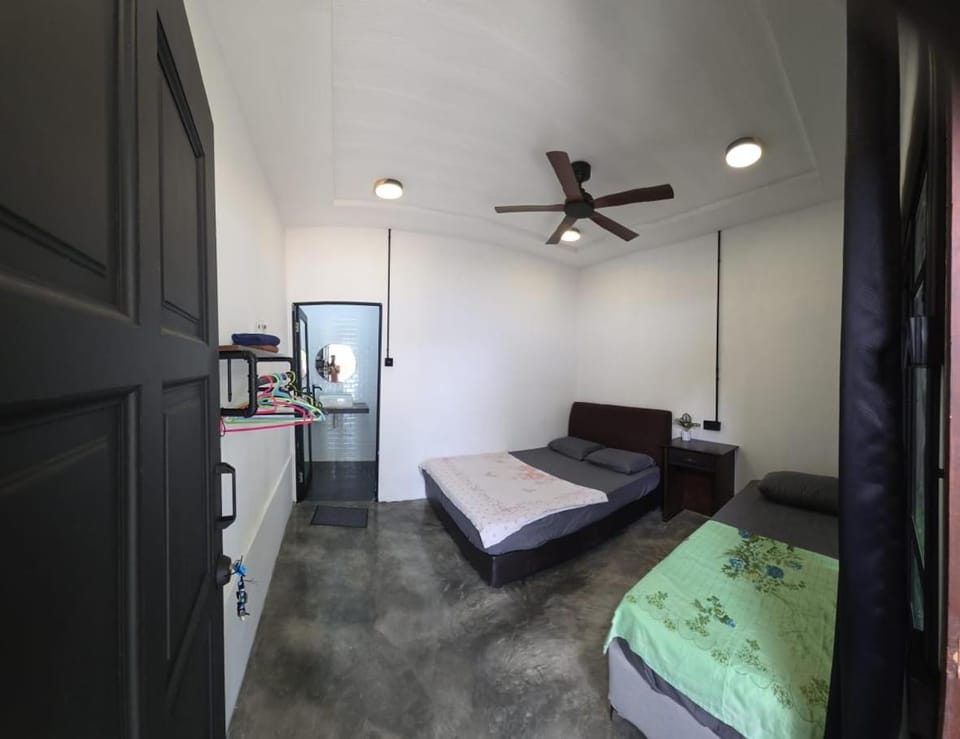Ella's Place Salang Tioman Inn in Mersing