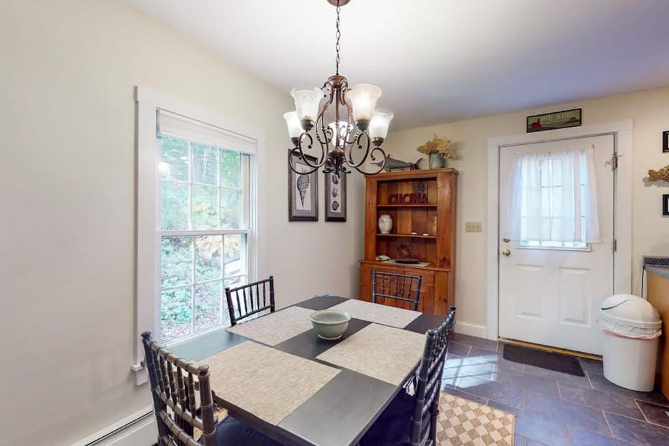 Seating area, Dining area