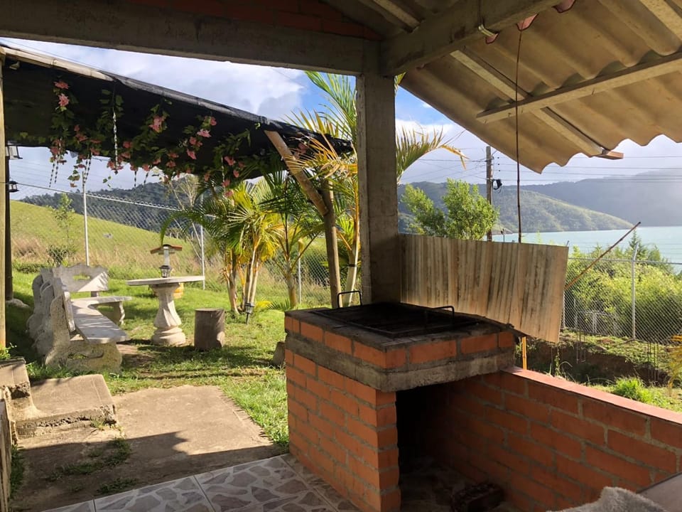 BBQ facilities, Balcony/Terrace, Lake view