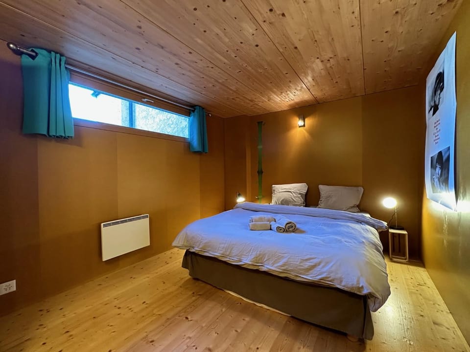 Bed, Bedroom
