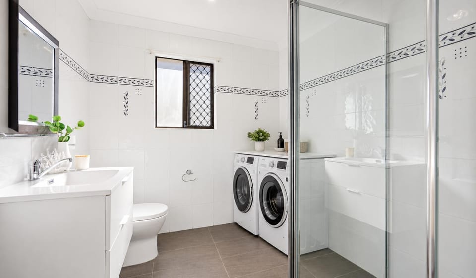 Shower, Bathroom, washing machine, dryer