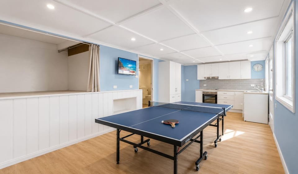 Game Room, Table tennis, Kitchen or kitchenette, Photo of the whole room