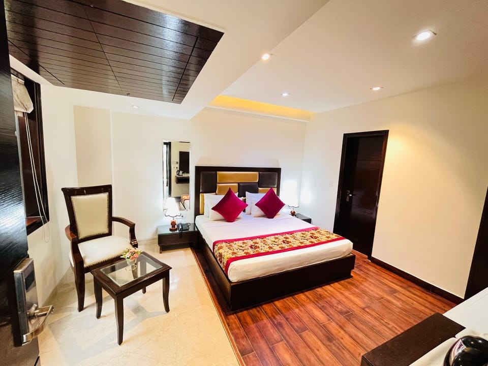 TV and multimedia, Photo of the whole room, Bedroom