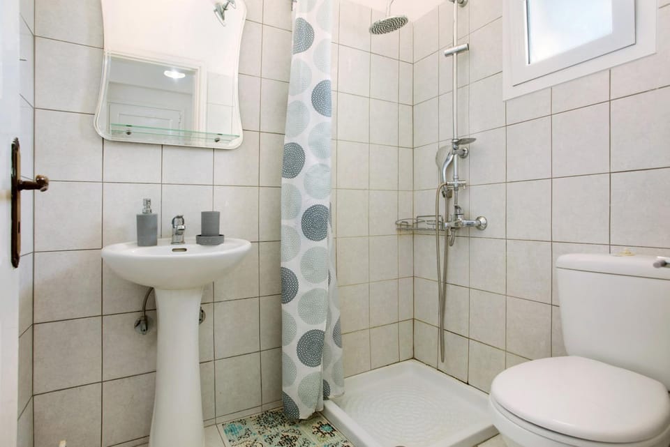 Bathroom, Living room