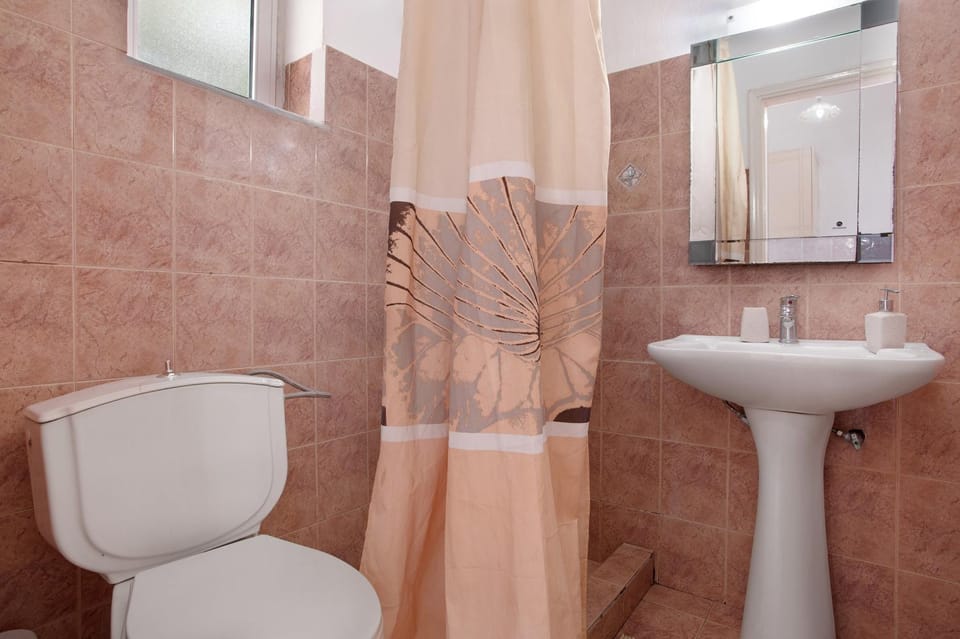 Bathroom, Living room