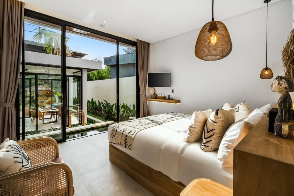 Bed, TV and multimedia, View (from property/room), Photo of the whole room, Bedroom, internet, air conditioner