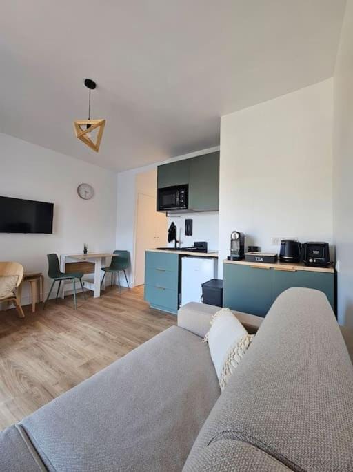 Studio Saint-Laurent-Du-Var bord de mer Apartment in Cagnes-sur-Mer