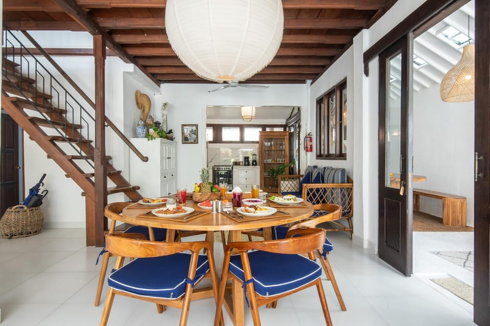 Dining area, Food