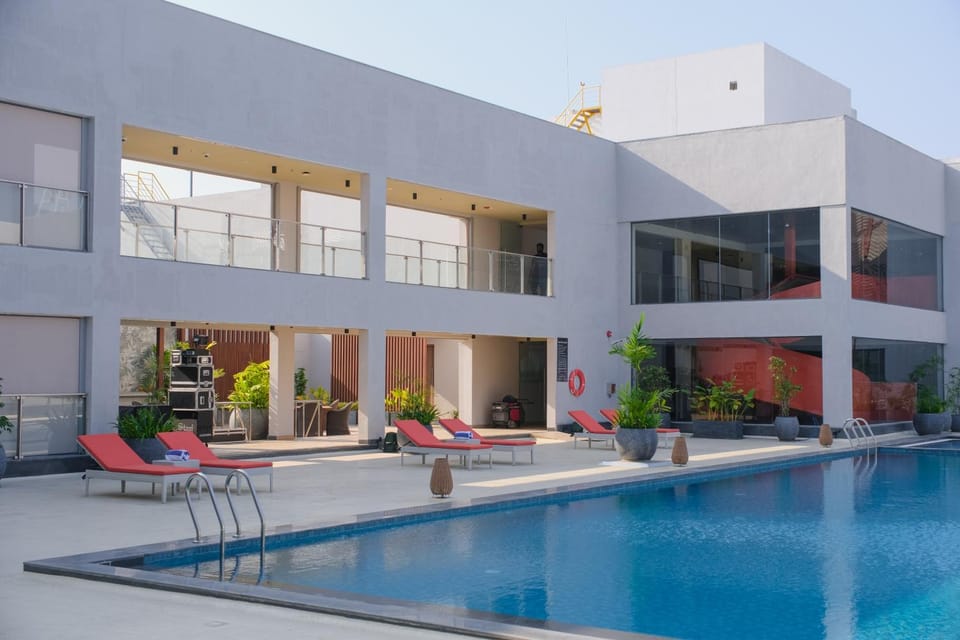 Balcony/Terrace, Swimming pool