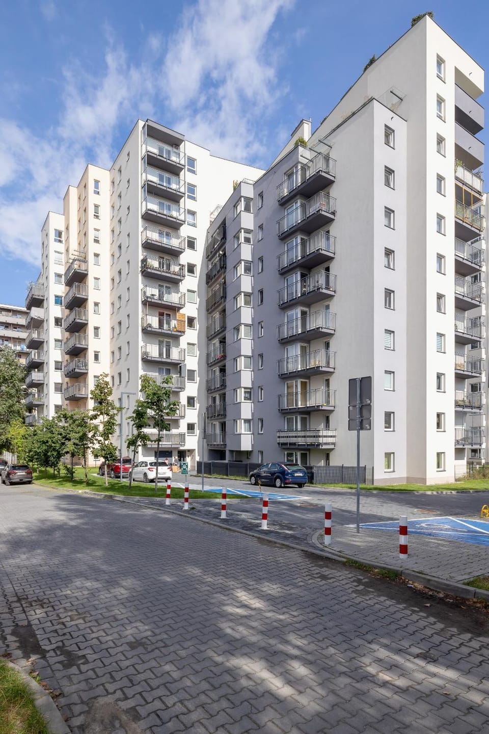 Off site, Neighbourhood, Location