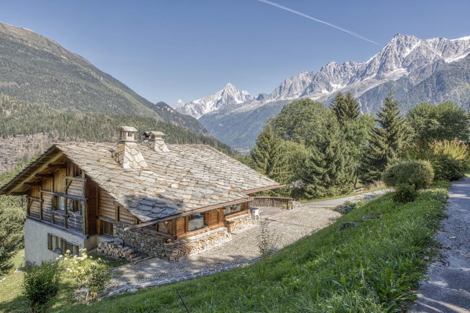 Property building, Nearby landmark, Spring, Day, Natural landscape, Mountain view