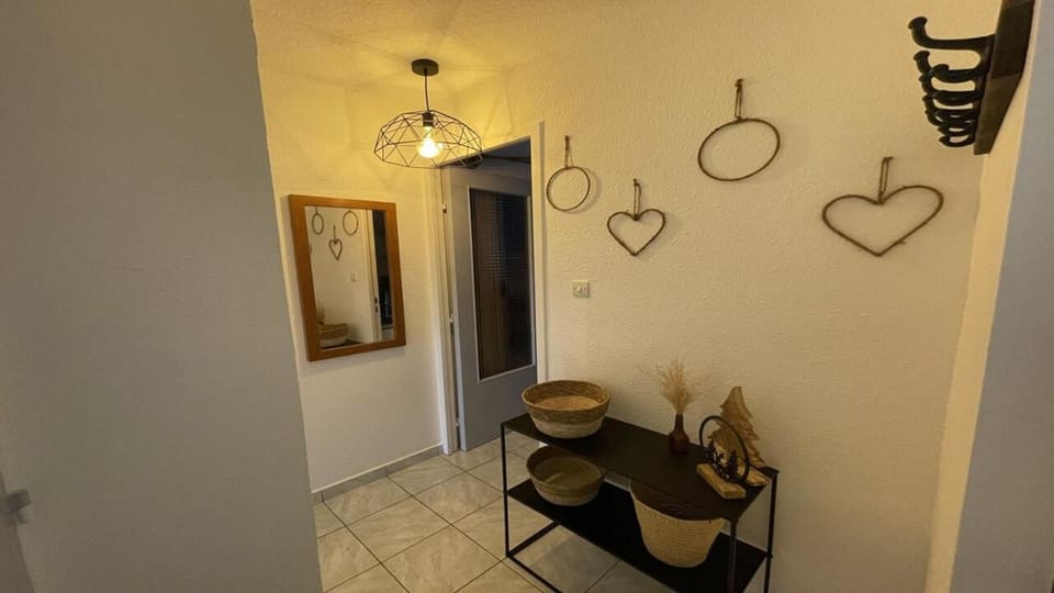 Résidence Cortina 1 - C1806 - APPARTEMENT T2 - CHAMBRE - CABINE - 6 PERS - TERRASSE SUD MAE-5974 Cabin in Provence-Alpes-Côte d'Azur