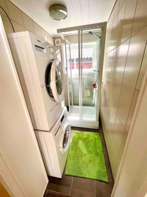 Shower, Bathroom, washing machine, dryer