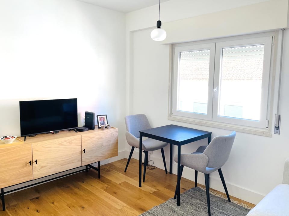 Communal lounge/ TV room, TV and multimedia, Living room, Seating area, Dining area, Evening entertainment