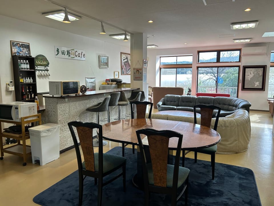 Communal lounge/ TV room