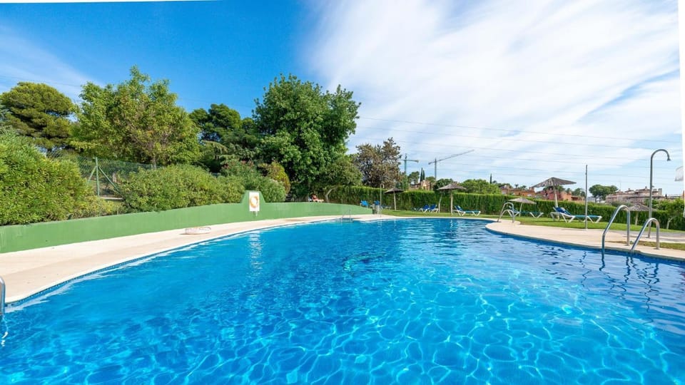 Swimming pool, Swimming pool