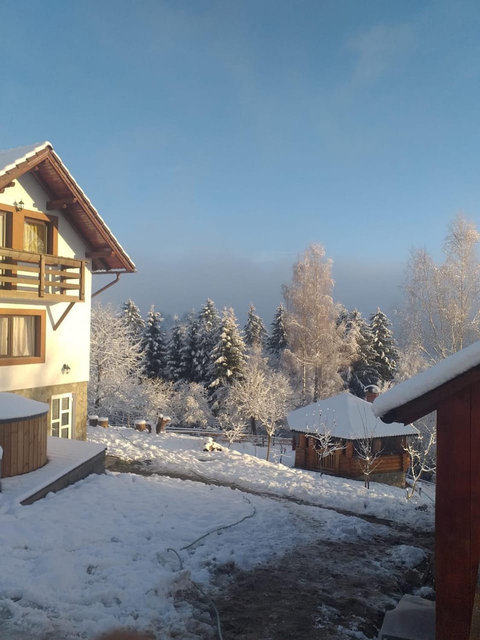 Property building, Day, Natural landscape, Winter, Mountain view