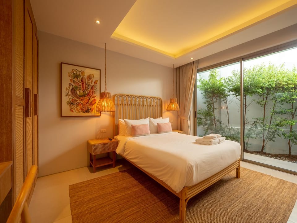 Bed, Photo of the whole room, Bedroom, Garden view