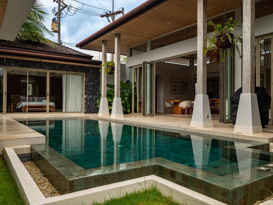 Property building, Patio, Day, Garden, Garden view, Pool view, Swimming pool, sunbed