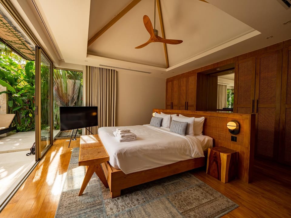 TV and multimedia, Photo of the whole room, Bedroom