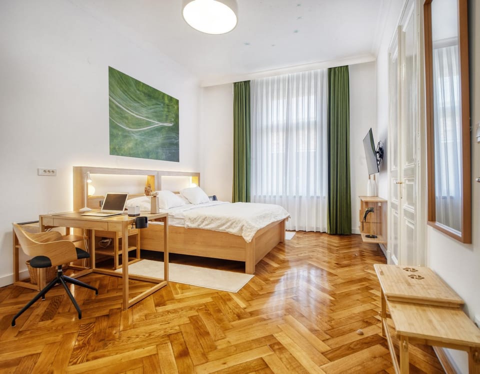 Bed, TV and multimedia, Photo of the whole room, Bedroom, hair dresser