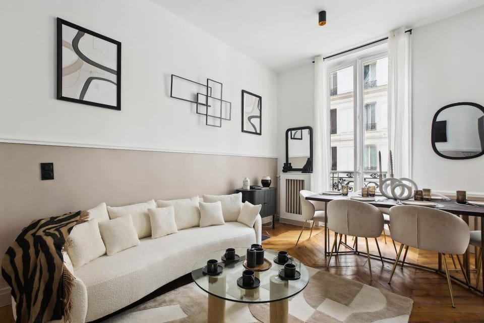 Champs Elysées luxury 3 bed room Apartment in Paris