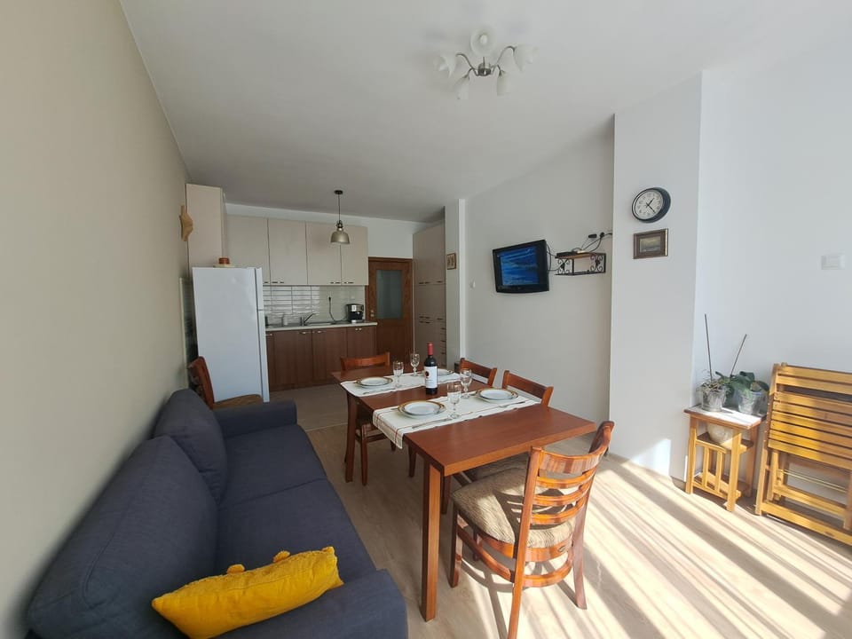 Kitchen or kitchenette, Living room, Dining area