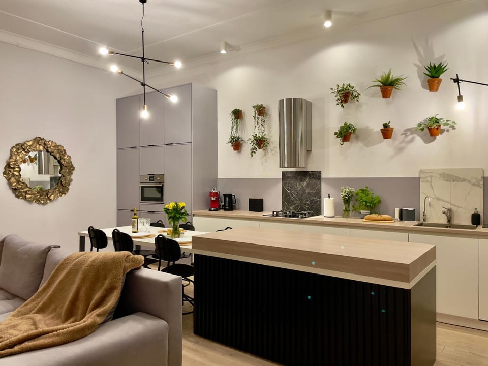 Spacious Apart in the Center- Main Square 300m Apartment in Wroclaw
