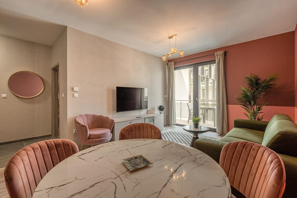 Communal lounge/ TV room, TV and multimedia, Living room, Photo of the whole room, Dining area