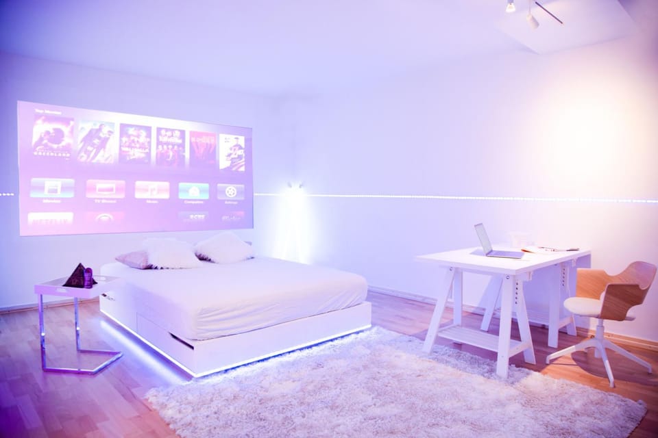 Bed, TV and multimedia, Living room, Photo of the whole room, Seating area, Dining area, Bedroom