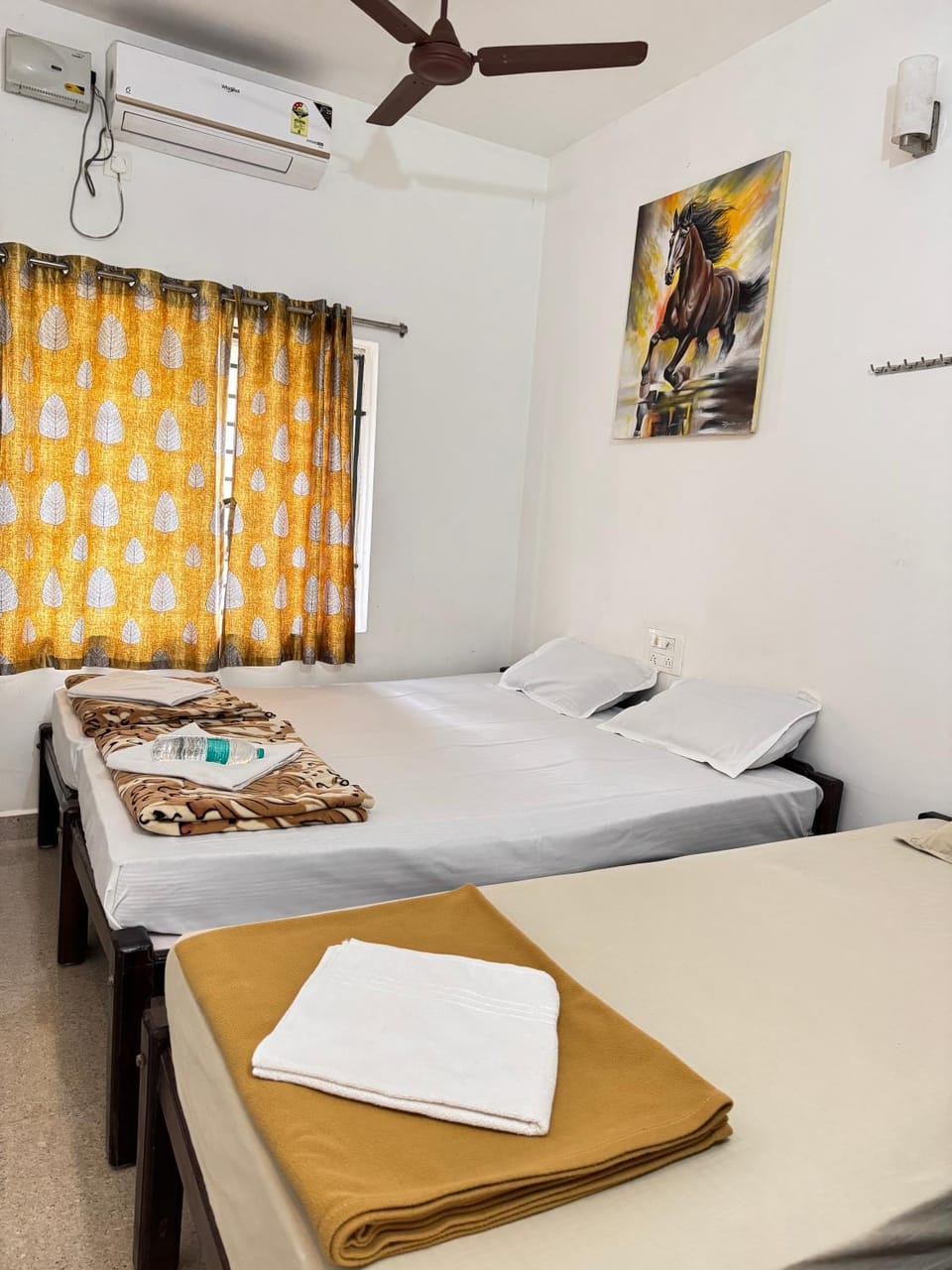 Bed, Photo of the whole room, Bedroom, air conditioner
