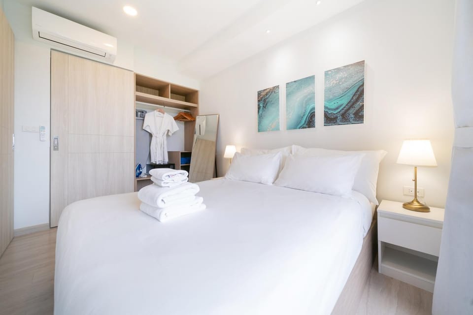 Bed, Photo of the whole room, Bedroom, towels, wardrobe, air conditioner