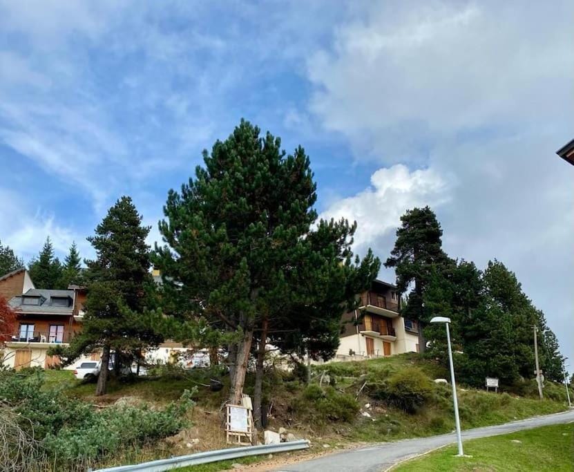 Studio cabine 4 personnes pied des pistes samedi à samedi Cabin in Bolquère