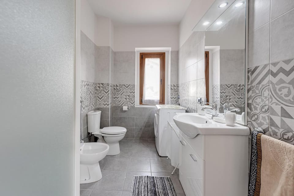 Bathroom, Living room