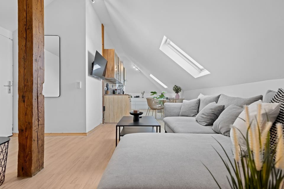 TV and multimedia, Kitchen or kitchenette, Living room, Seating area
