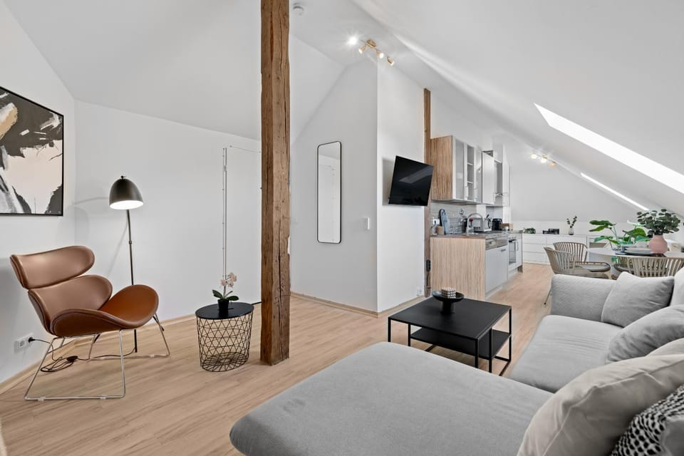 TV and multimedia, Kitchen or kitchenette, Living room, Seating area
