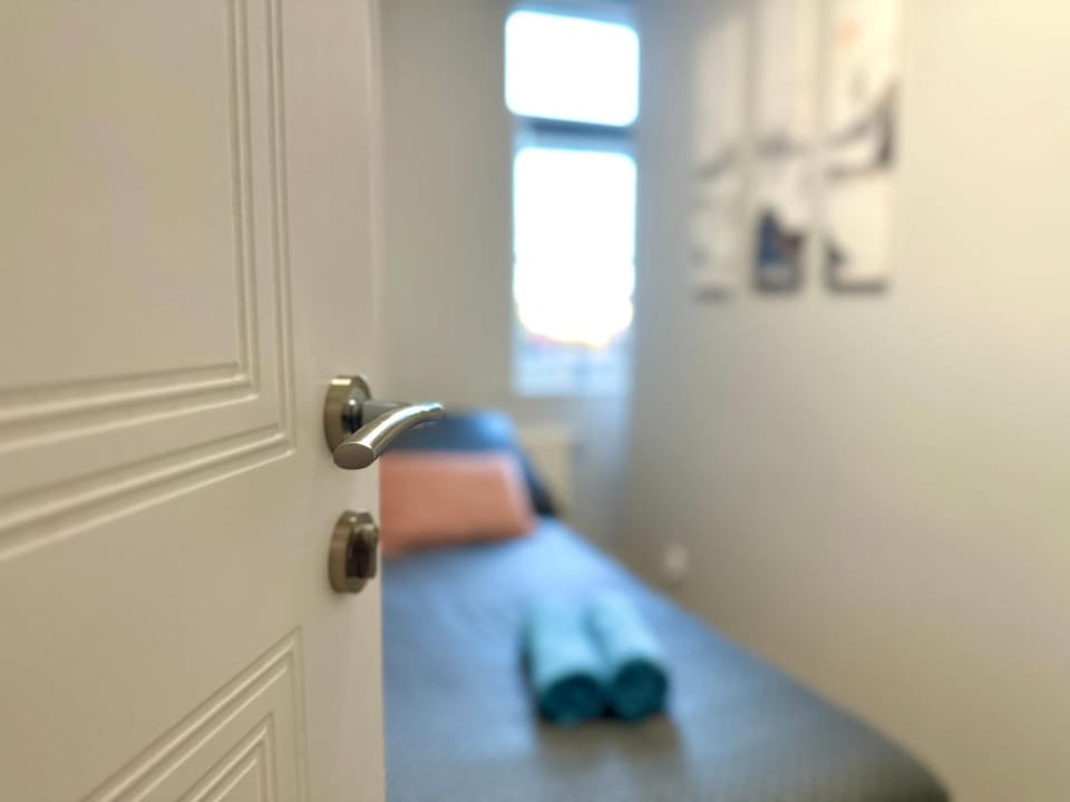 Bed, Photo of the whole room, towels