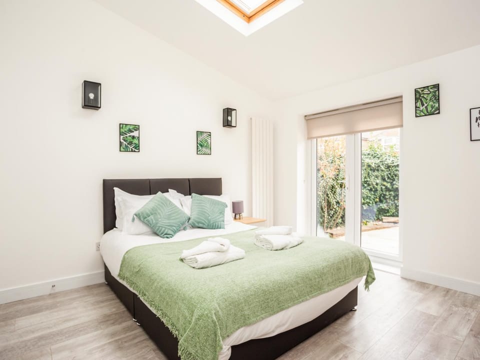 Outstanding 6 Sleeper - Great Location - Legoland House in Windsor